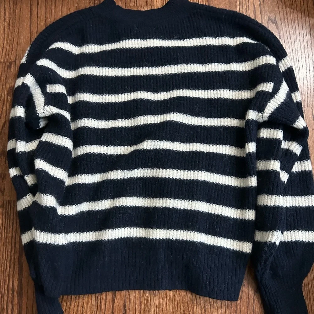 H&M Sweater - Picture 2 of 3